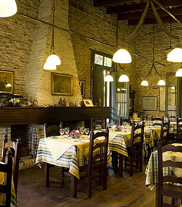 Estancia El Ombu, San Antonio de Areco, Argentina - dining Estancia El Ombu, San Antonio de Areco, Argentina - dining