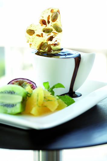 Fu.shi, Plettenberg Bay. Brûlée and fresh fruit. Photography by Warren Heath/ICON Fu.shi, Plettenberg Bay. Brûlée and fresh fruit. Photography by Warren Heath/ICON