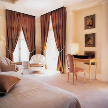 Bedroom suite, Hôtel Le Beauvallon Bedroom suite, Hôtel Le Beauvallon