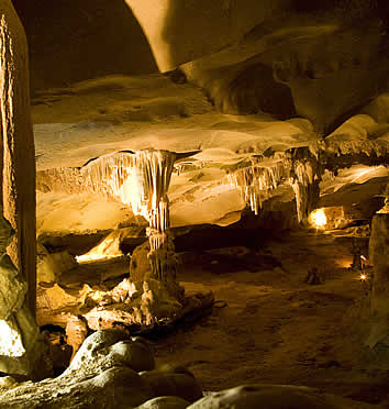 Red Dragon Junk, Halong Bay, Vietnam - caving Red Dragon Junk, Halong Bay, Vietnam - caving