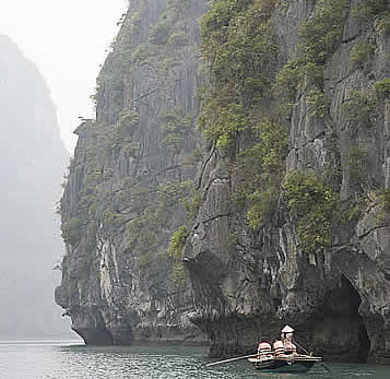 Red Dragon Junk, Halong Bay, Vietnam - boating Red Dragon Junk, Halong Bay, Vietnam - boating